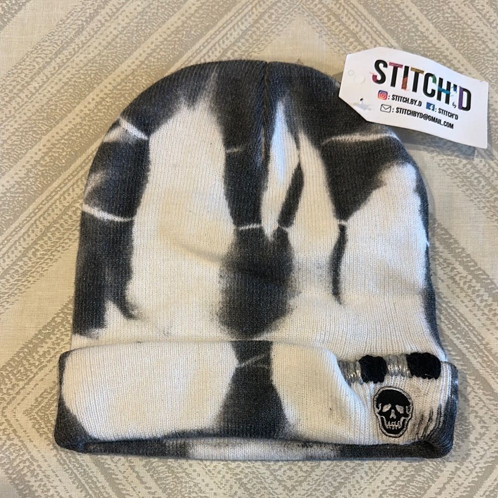 Stich’d Women’s Black and White Skull Patch Winter Layer Beanie